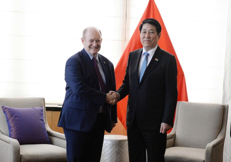 Chủ tịch nước Lương Cường tiếp Thượng nghị sỹ Chris Coons. Chủ tịch nước Lương Cường tiếp Thượng nghị sỹ Chris Coons.