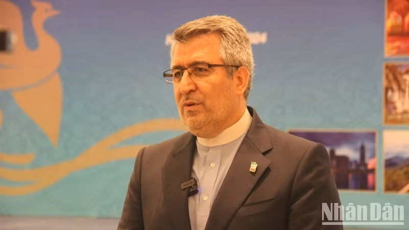 Đại sứ Cộng hòa Hồi giáo Iran tại Việt Nam Ali Akbar Nazari.