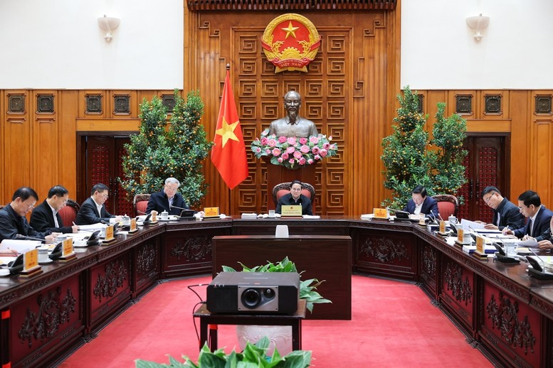 Thủ tướng nêu rõ, phiên họp thống nhất phương án để trình cấp có thẩm quyền về cơ cấu tổ chức của Chính phủ, theo đó dự kiến có 22 bộ, cơ quan, gồm 17 bộ, cơ quan ngang bộ (giảm 5 bộ, cơ quan) và 5 cơ quan thuộc Chính phủ (giảm 3 cơ quan). Thủ tướng nêu rõ, phiên họp thống nhất phương án để trình cấp có thẩm quyền về cơ cấu tổ chức của Chính phủ, theo đó dự kiến có 22 bộ, cơ quan, gồm 17 bộ, cơ quan ngang bộ (giảm 5 bộ, cơ quan) và 5 cơ quan thuộc Chính phủ (giảm 3 cơ quan).