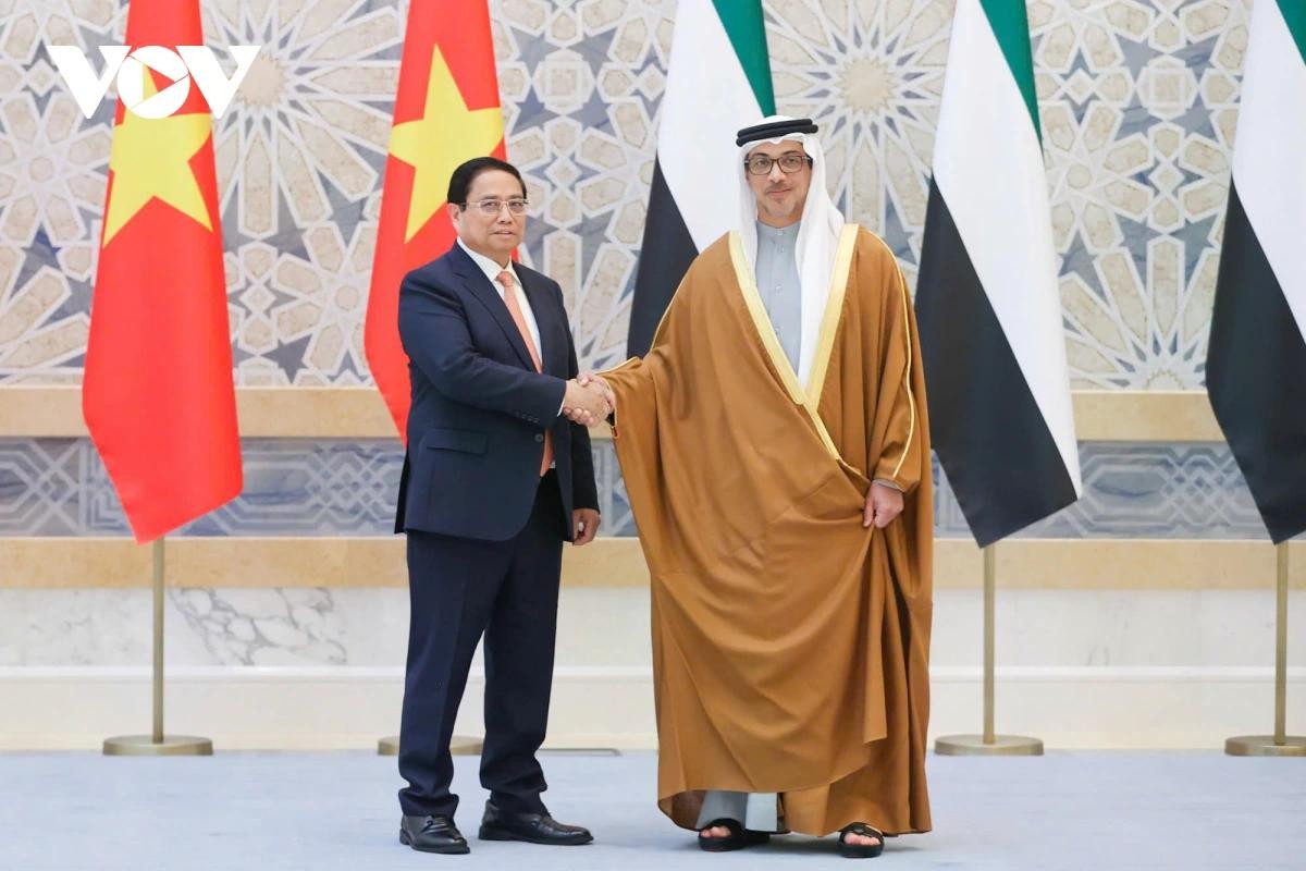 Thủ tướng Phạm Minh Chính và Phó Tổng thống UAE Sheikh Mansour Bin Zayed Al Nahyan. Thủ tướng Phạm Minh Chính và Phó Tổng thống UAE Sheikh Mansour Bin Zayed Al Nahyan.
