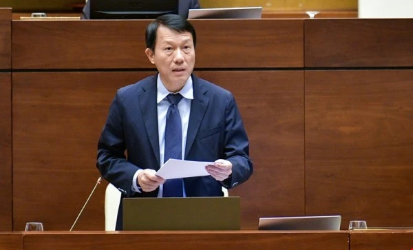 Bộ trưởng Lương Tam Quang tiếp thu ý kiến các đại biểu.