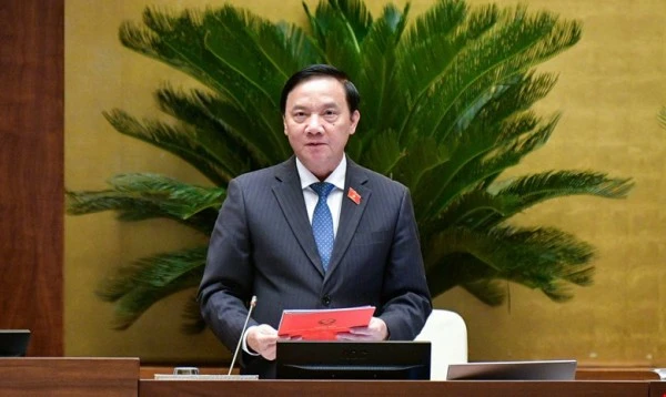 Phó Chủ tịch Quốc hội Nguyễn Khắc Định điều hành thảo luận.