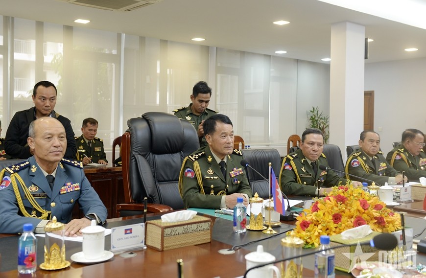 Đại tướng Vong Pisen phát biểu tại hội đàm. Đại tướng Vong Pisen phát biểu tại hội đàm.