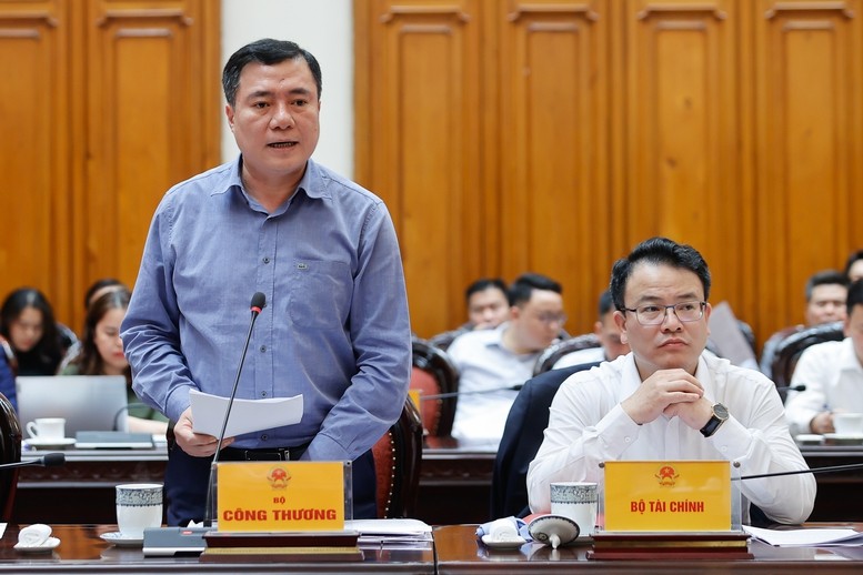 Đại diện các bộ, ngành phát biểu tại cuộc họp.