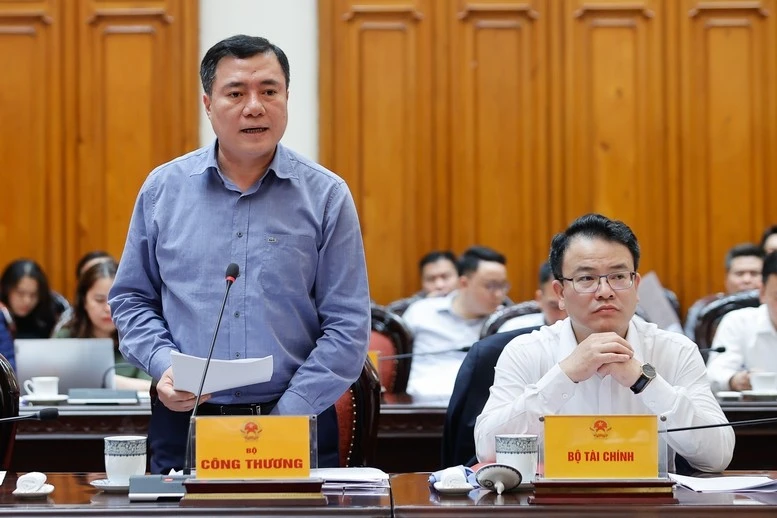 Đại diện các bộ, ngành phát biểu tại cuộc họp.