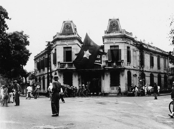 Sở Cảnh sát Trung ương bên Hồ Gươm năm 1954. Ảnh tư liệu