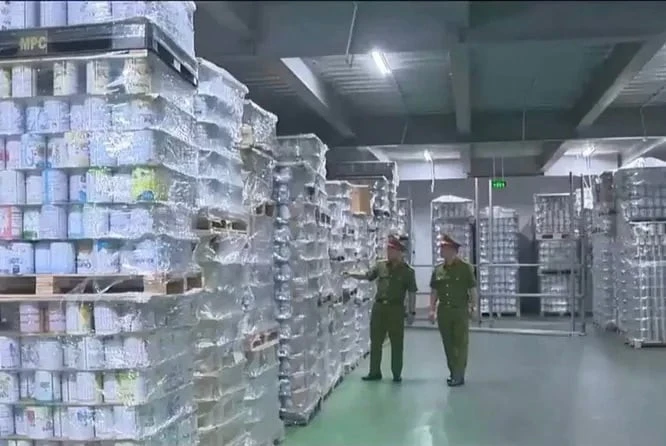 Bộ Công an vừa triệt phá đường dây sữa bột giả lớn nhất từ trước đến nay trên địa bàn TP Hà Nội.