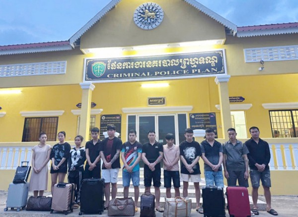 Nhóm lừa đảo hoạt động tại Campuchia trong đường dây lừa bán ô tô hải quan thanh lý giá rẻ bị bắt.