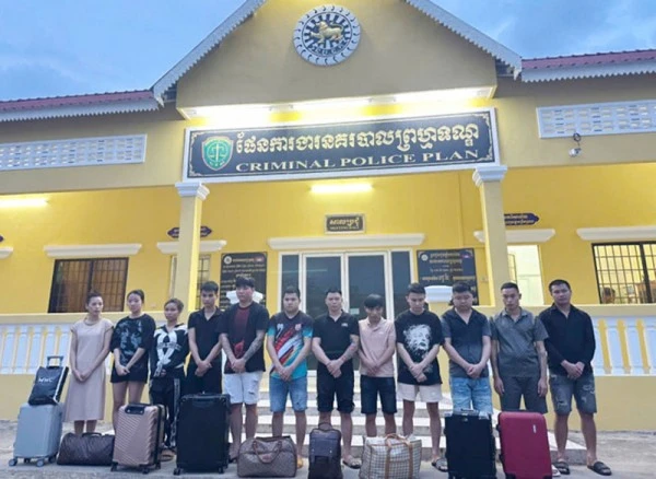 Nhóm lừa đảo hoạt động tại Campuchia trong đường dây lừa bán ô tô hải quan thanh lý giá rẻ bị bắt.