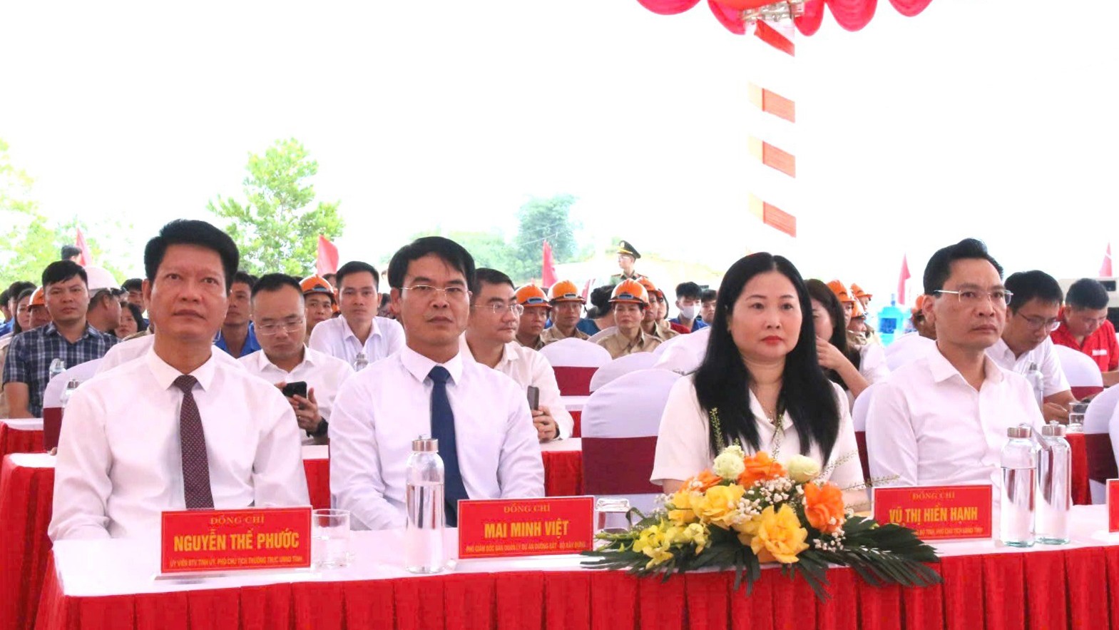 Các đại biểu tham dự lễ khởi công. z6921467607111-7b64ebe5a57c84ba6c90ea3265c36d7b-2994.jpg