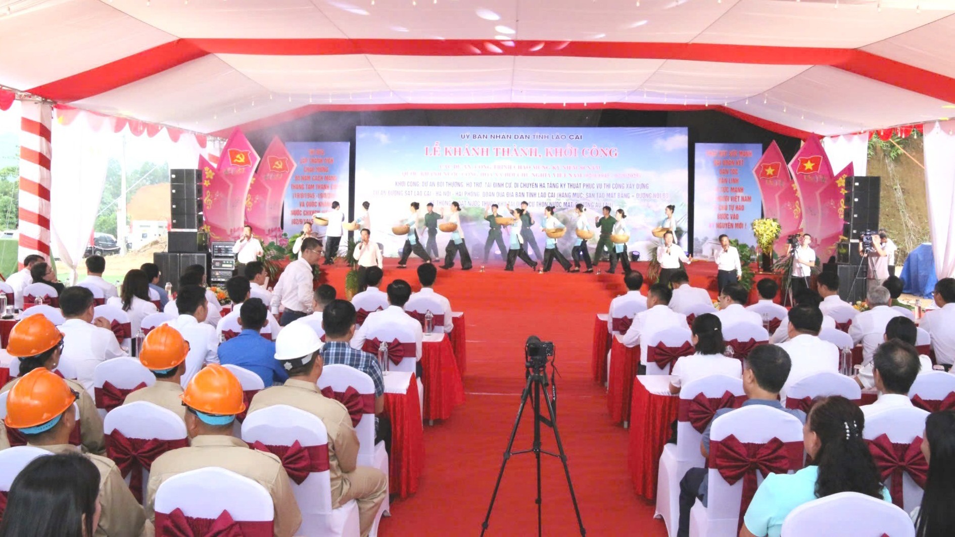 Quang cảnh lễ khởi công. z6921467600214-a773b5ed34d0fff2450326d8cd00e89a-6267.jpg