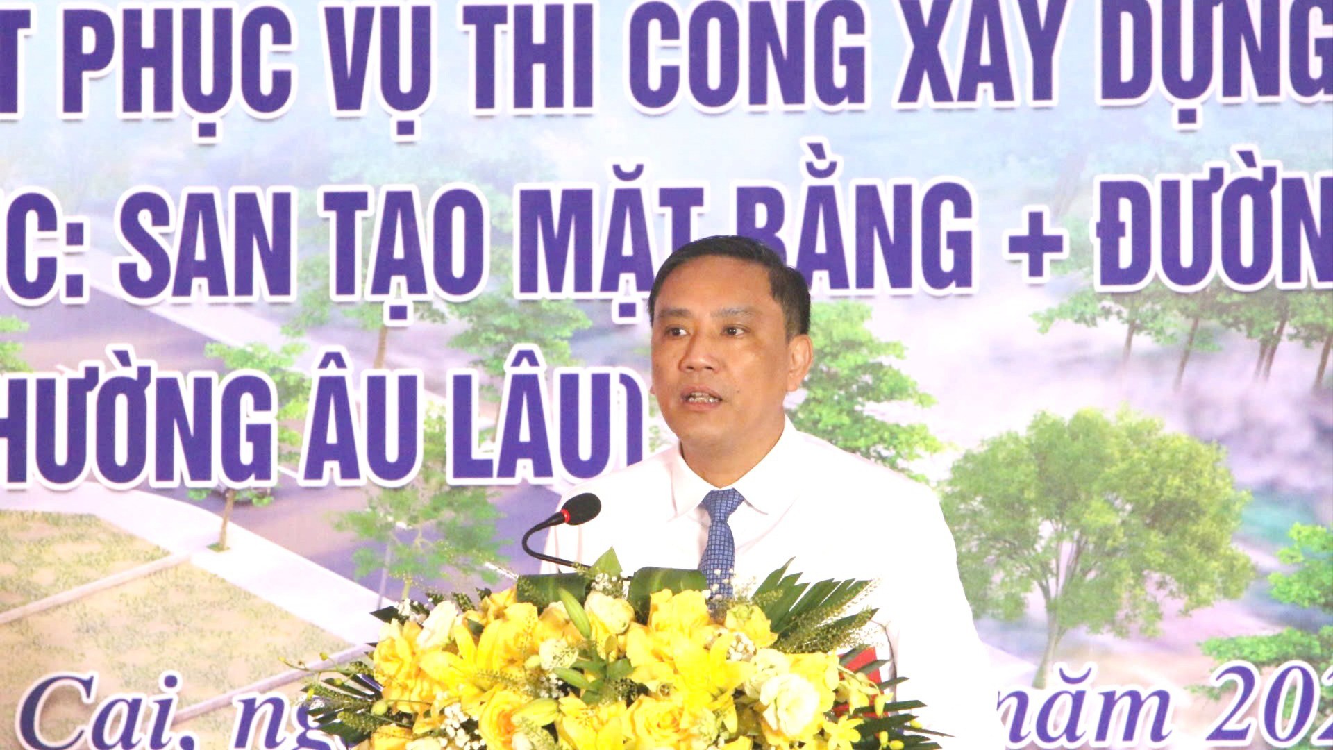 Đồng chí Hoàng Giang, Phó Bí thư Thường trực Tỉnh ủy phát biểu chỉ đạo tại lễ khởi công. z6921467652787-c936647d57081f9e550f92d3ce61e376-8150.jpg