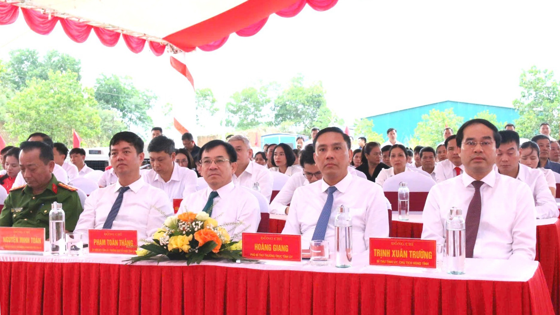 Các đồng chí lãnh đạo tỉnh tham dự lễ Khởi công. z6921467611347-a8824c2538f9f3b578bb89d98006a90d-2841.jpg