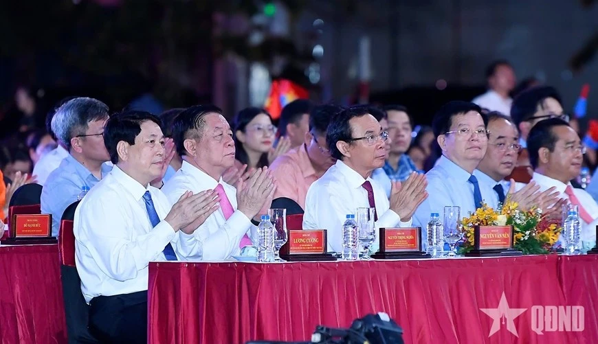 Chủ tịch nước Lương Cường và các đại biểu tại chương trình cầu truyền hình.