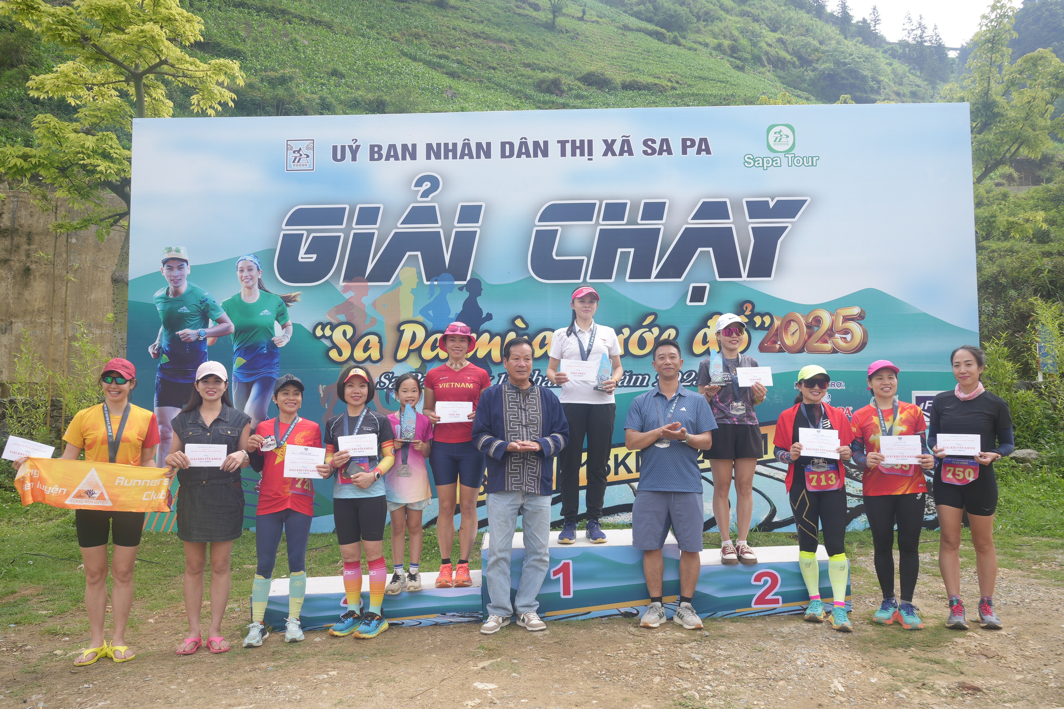 trao-giai-cho-noi-dung-nu-noi-dung-20km.jpg