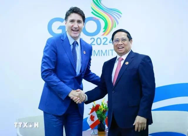 Thủ tướng Phạm Minh Chính gặp Thủ tướng Canada Justin Trudeau.