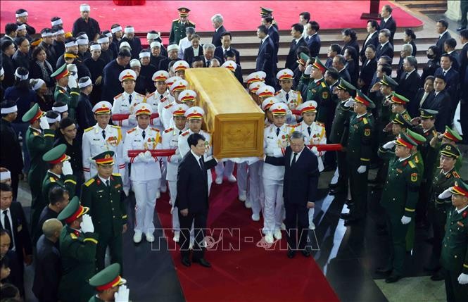 Nghi thức rước linh cữu nguyên Chủ tịch nước Trần Đức Lương. Nghi thức rước linh cữu nguyên Chủ tịch nước Trần Đức Lương.