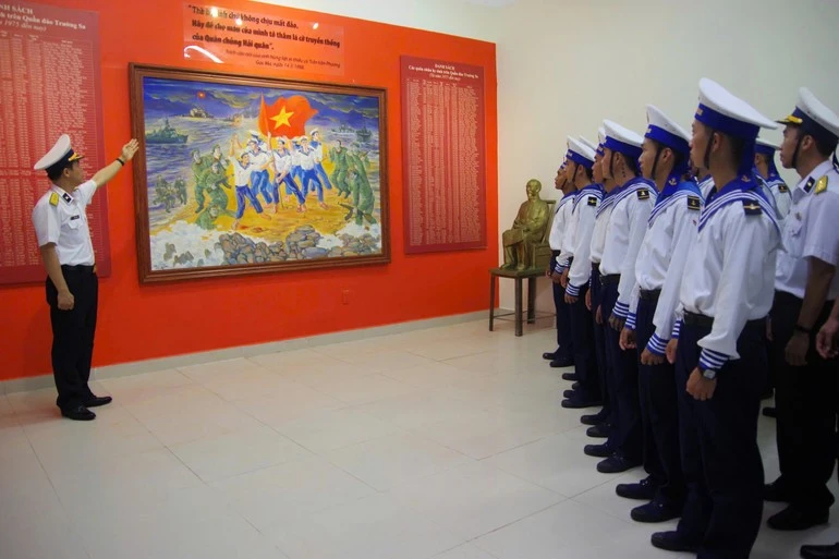 Giáo dục truyền thống.