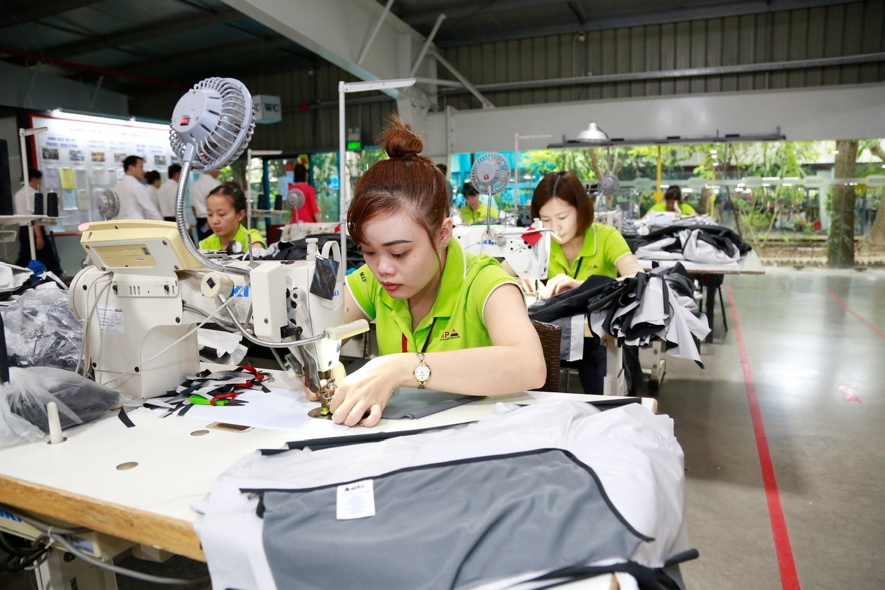 Erhöhen Sie die Löhne, um die Produktivität zu steigern. Tăng lương để tăng năng suất lao động.