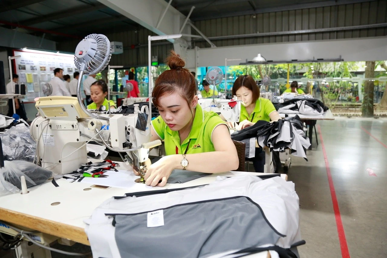 Tăng lương để tăng năng suất lao động.