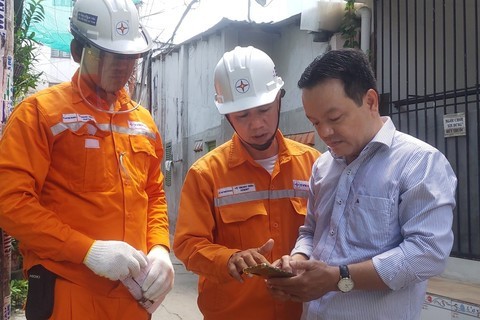 Bộ Công Thương đề xuất bổ sung một số chi phí chưa được đưa vào giá điện trước đây khiến EVN thua lỗ vào giá bán lẻ điện bình quân sắp tới. Bộ Công Thương đề xuất bổ sung một số chi phí chưa được đưa vào giá điện trước đây khiến EVN thua lỗ vào giá bán lẻ điện bình quân sắp tới.