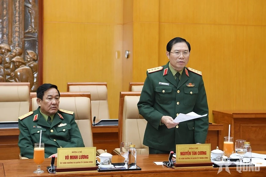 Đại tướng Nguyễn Tân Cương phát biểu tại hội nghị.