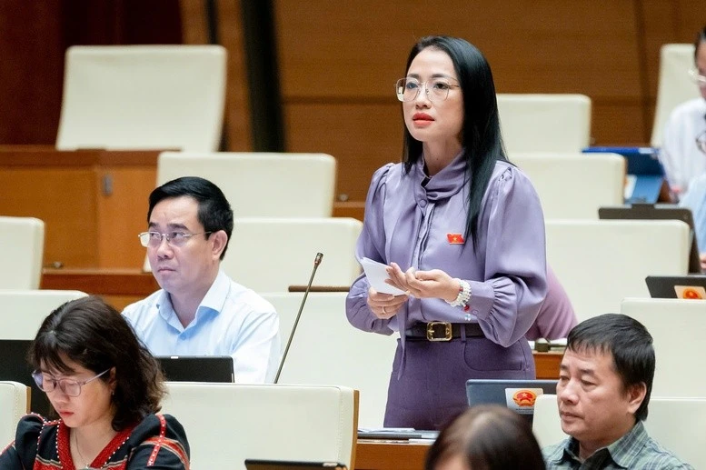 Đại biểu Trần Khánh Thu phát biểu thảo luận về Luật Quản lý, sử dụng tài sản công.