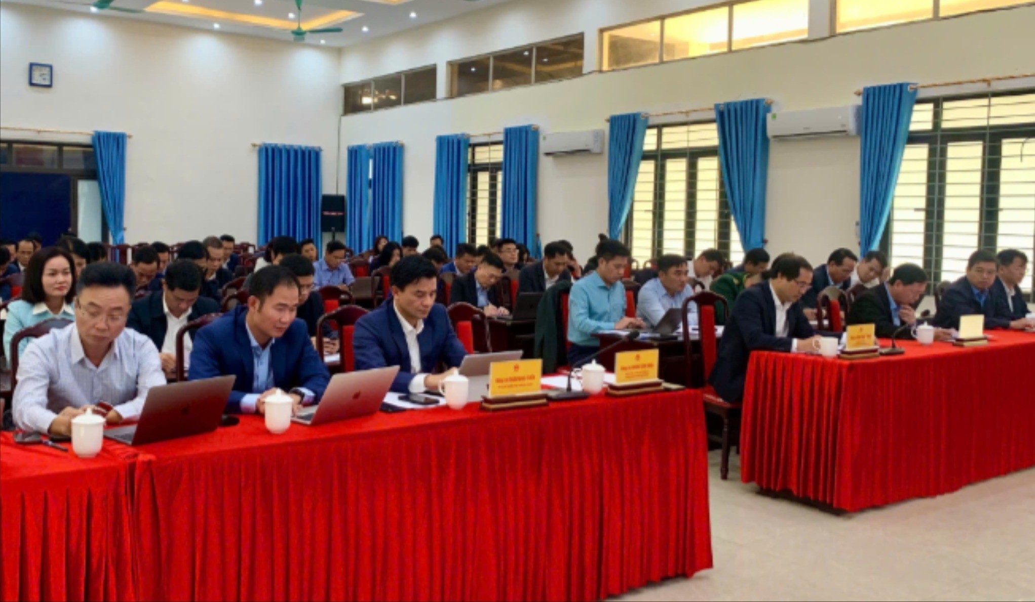 Đại biểu dự hội nghị. z6197344193086-0ebd7897fcc8b95543441fcb958649a9-4472.jpg