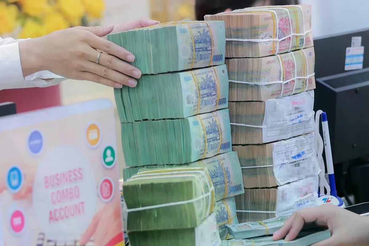 Để hỗ trợ người dân an cư, Ngân hàng Nhà nước đã triển khai chương trình vay ưu đãi dành riêng cho người dưới 35 tuổi mua nhà ở xã hội. Để hỗ trợ người dân an cư, Ngân hàng Nhà nước đã triển khai chương trình vay ưu đãi dành riêng cho người dưới 35 tuổi mua nhà ở xã hội.