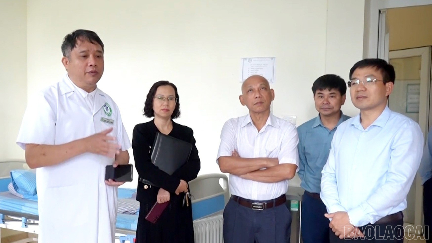 Ban Văn hóa - Xã hội, HĐND tỉnh giám sát việc thực hiện chính sách pháp luật về y tế cơ sở, y tế dự phòng tại phường Sa Pa. baolaocai-br-dung-hinh00-00-51-18.jpg
