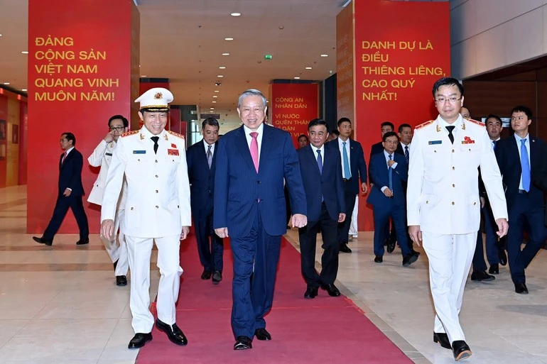Tổng Bí thư Tô Lâm đến dự Lễ kỷ niệm 80 năm Ngày truyền thống Công an nhân dân Việt Nam.