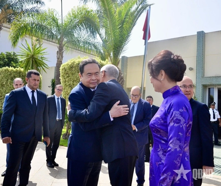 Chủ tịch Hạ viện Morocco Rachid Talbi Alami tiễn Chủ tịch Quốc hội Trần Thanh Mẫn và phu nhân lên đường tới Thụy Sĩ.