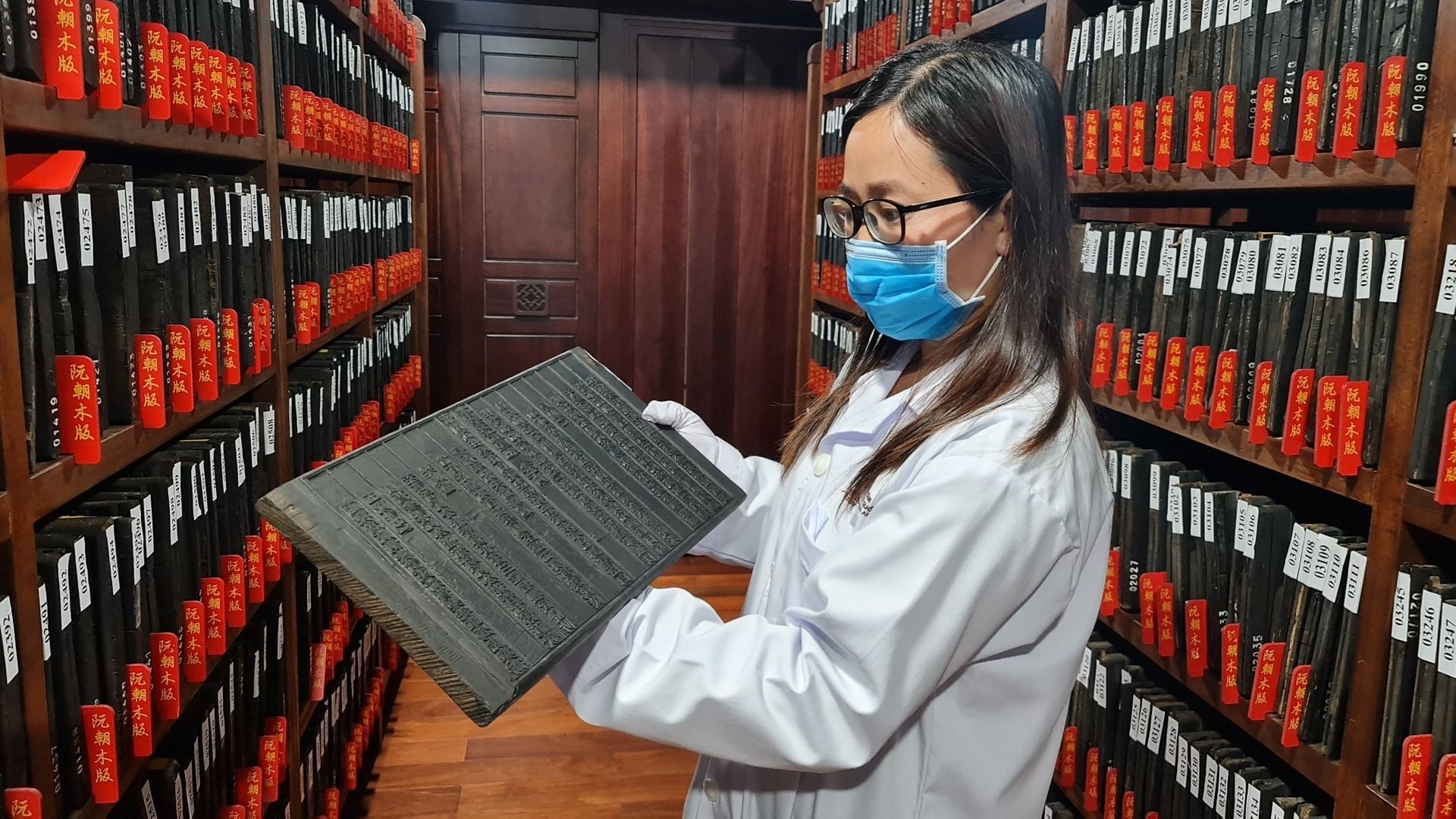Gần 34.000 mộc bản được lưu trữ khoa học tại Trung tâm Lưu trữ Quốc gia IV. Gần 34.000 mộc bản được lưu trữ khoa học tại Trung tâm Lưu trữ Quốc gia IV.