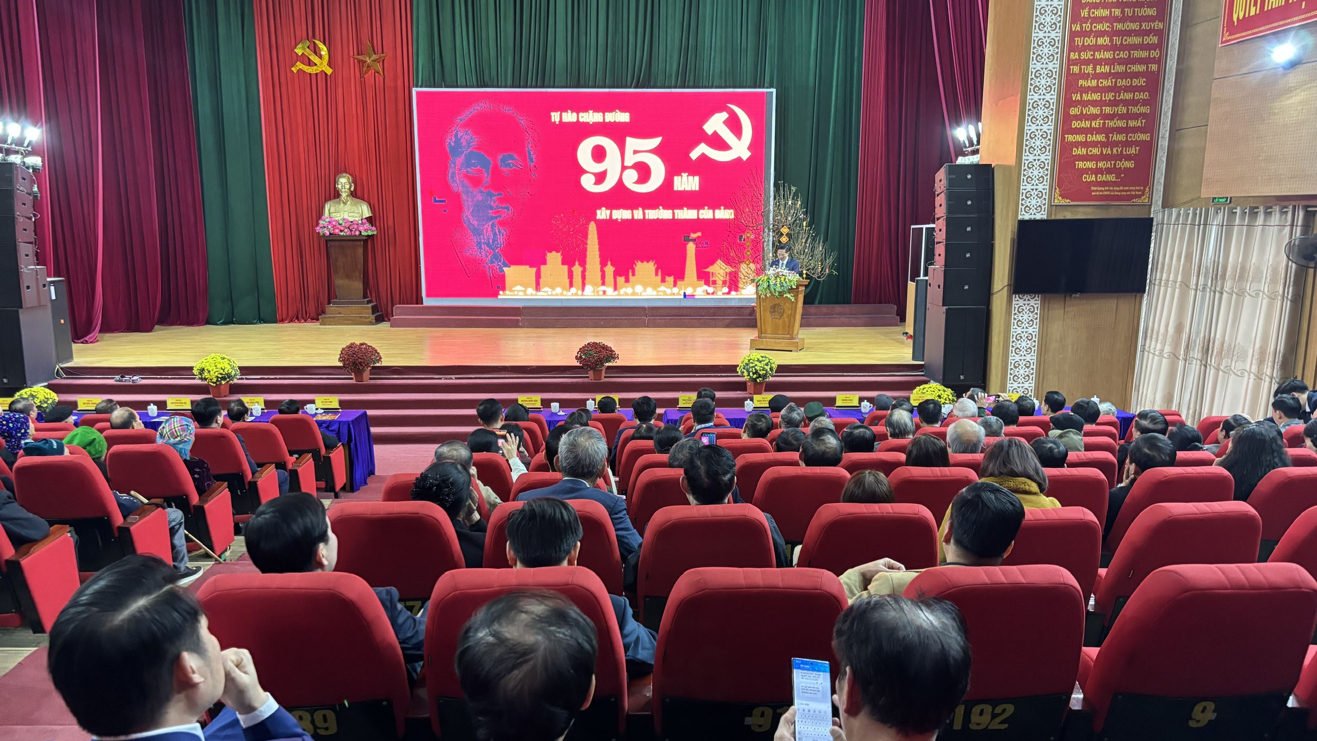 Quang cảnh buổi gặp mặt. quang-canh-buoi-gap-mat.jpg