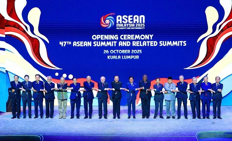 Thủ tướng Phạm Minh Chính cùng lãnh đạo các nước ASEAN và Timor Leste dự lễ khai mạc Hội nghị Cấp cao ASEAN lần thứ 47 và các cấp cao liên quan.