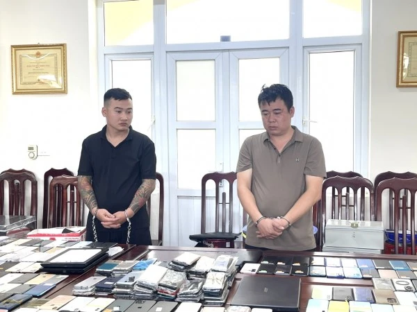 2 đối tượng tiêu thụ tài sản gian Nguyễn Văn Hùng và Nguyễn Duy Phương.