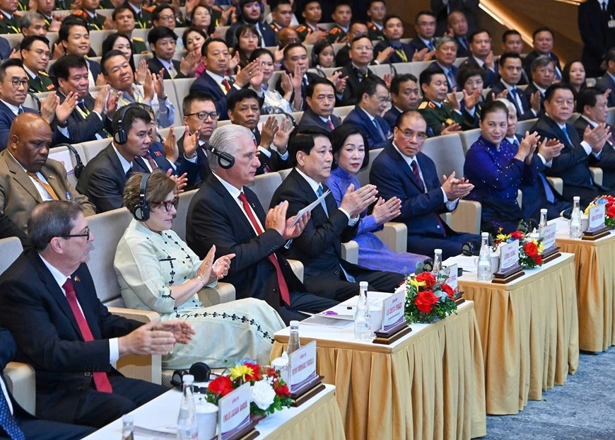 Chủ tịch nước Lương Cường và Bí thư thứ nhất, Chủ tịch nước Cuba Miguel Díaz-Canel Bermúdez cùng các đại biểu tại lễ kỷ niệm.