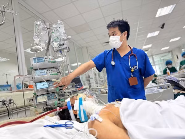 Bệnh nhân mắc cúm rất nặng phải thở máy.