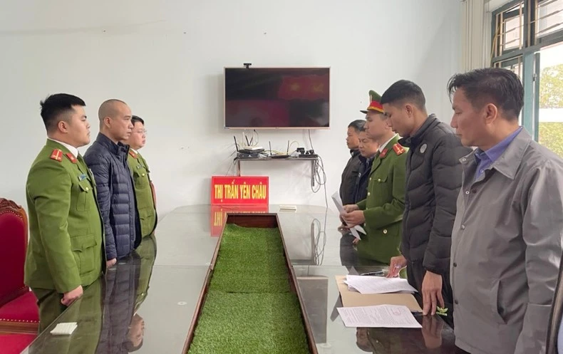 Cơ quan cảnh sát điều tra, Công an tỉnh Sơn La vừa thi hành lệnh giữ người trong trường hợp khẩn cấp đối với lái xe ô-tô khách Nguyễn Đình Hùng.