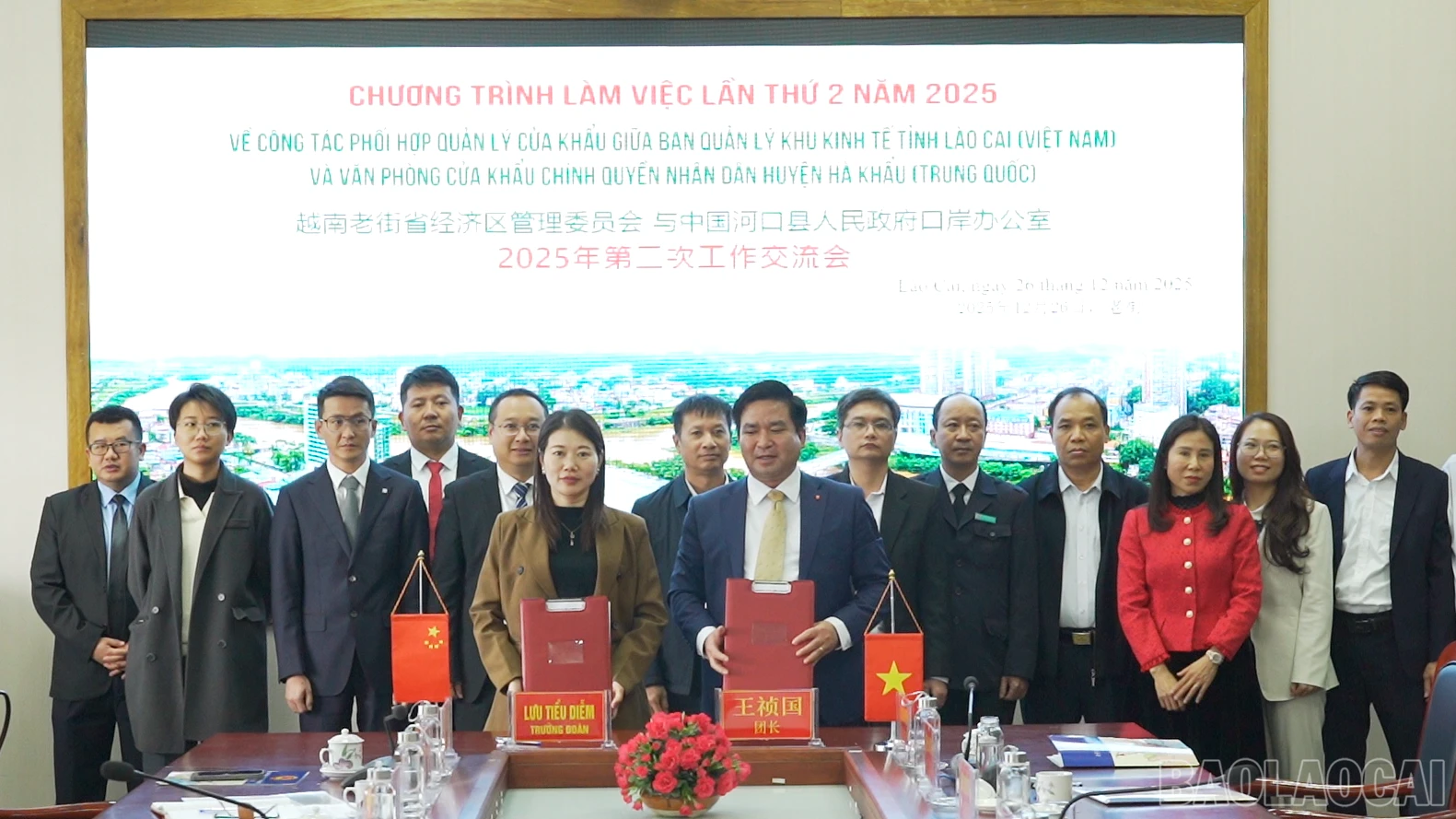 baolaocai-br_hoi-dam-cua-khau100-03-48-13still002.png