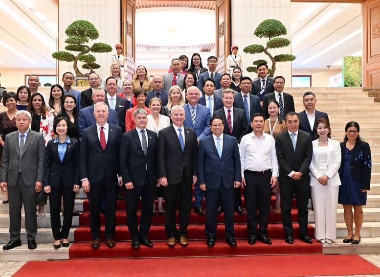 Thủ tướng cùng đoàn doanh nghiệp của Hội đồng Kinh doanh Hoa Kỳ - ASEAN (USABC). Thủ tướng cùng đoàn doanh nghiệp của Hội đồng Kinh doanh Hoa Kỳ - ASEAN (USABC).