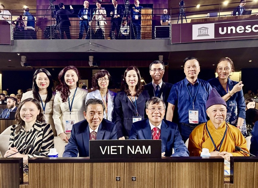 Đoàn Việt Nam tham dự Kỳ họp do Thứ trưởng Bộ Văn hóa, Thể thao và Du lịch Hoàng Đạo Cương làm Trưởng đoàn. Ảnh: Cục Di sản văn hóa. Đoàn Việt Nam tham dự Kỳ họp do Thứ trưởng Bộ Văn hóa, Thể thao và Du lịch Hoàng Đạo Cương làm Trưởng đoàn. Ảnh: Cục Di sản văn hóa.