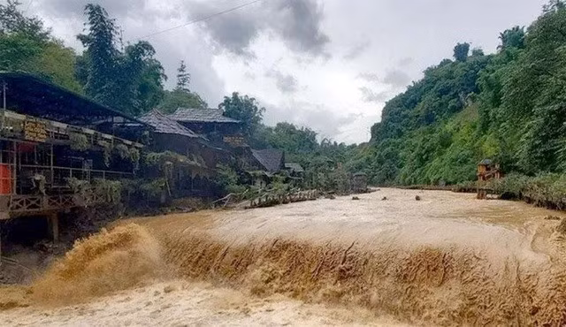 Nhiều khu vực nguy cơ cao lũ quét, sạt lở đất.