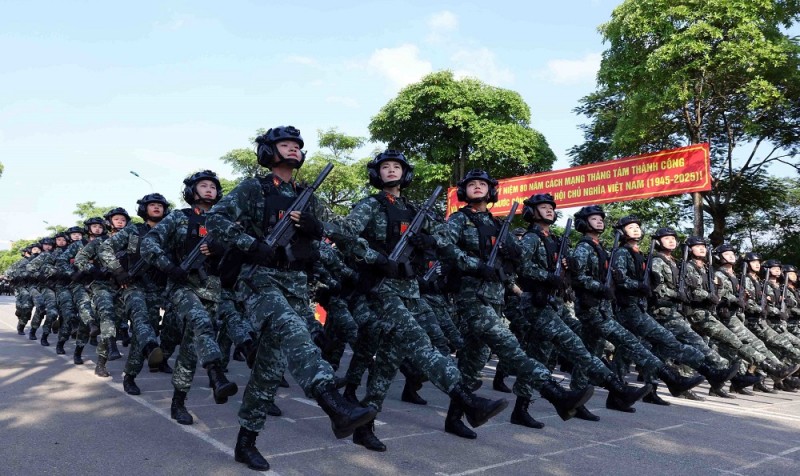 Khối nữ Cảnh sát đặc nhiệm tham gia buổi hợp luyện chiều 2/8/2025. vna-potal-luc-luong-cong-an-hop-1754236052528.jpg