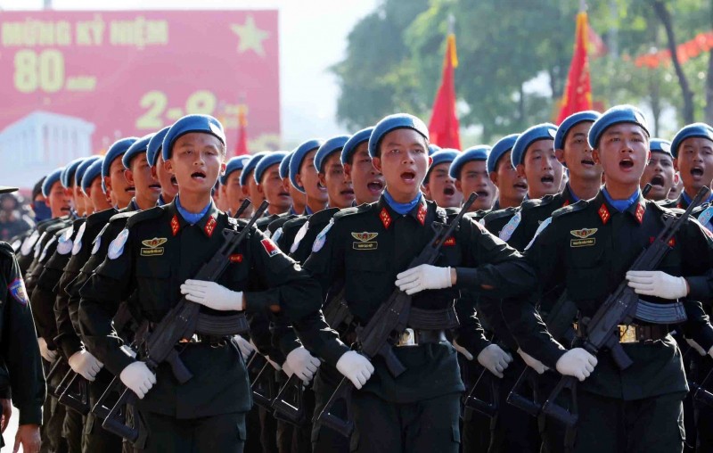 Khối nam sĩ quan gìn giữ hoà bình của lực lượng CAND tham gia buổi hợp luyện chiều 2/8/2025. vna-potal-luc-luong-cong-an-hop-1754236006667.jpg