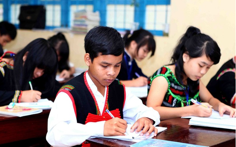 Học sinh bán trú, học viên bán trú được hỗ trợ tiền ăn, ở, hỗ trợ gạo. Học sinh bán trú, học viên bán trú được hỗ trợ tiền ăn, ở, hỗ trợ gạo.