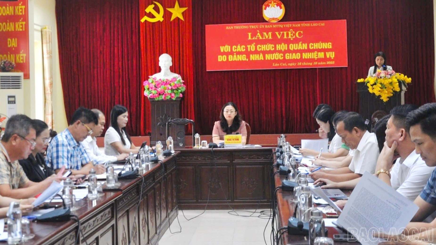 Quang cảnh buổi làm việc. baolaocai-br_img-4294-4919.jpg