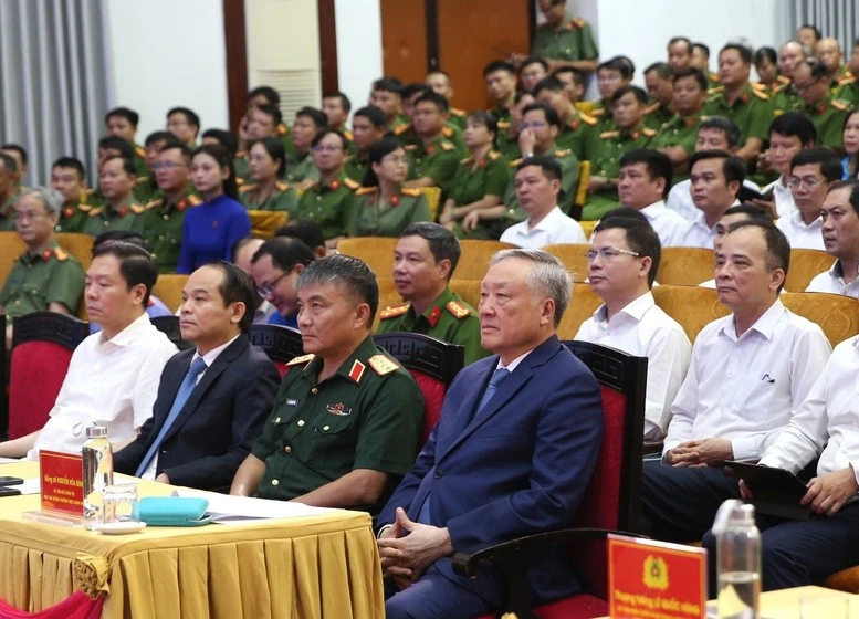 Phó Thủ tướng Thường trực Nguyễn Hòa Bình cùng các đại biểu dự Lễ phát động chung tay phòng, chống mua bán người năm 2025, diễn ra tại TP. Huế.