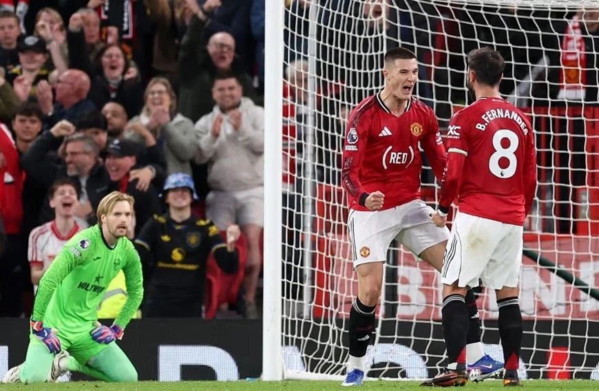 MU giành chiến thắng quan trọng trước Brentford.