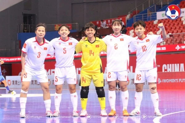 Tuyển futsal nữ Việt Nam có vé vào tứ kết.